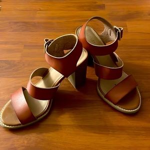 A comfortable wedge platform sandal. Womens US size 8. Lightly worn.